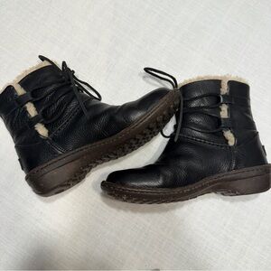 UGG Women's Black Leather Fur-Lined Boots Side Toe SN11932